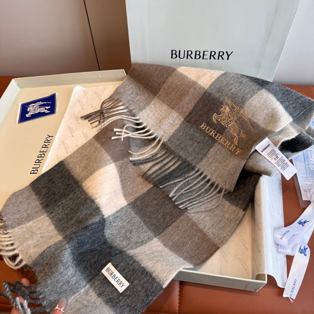 wool minimalist Scarf for women - alternate angle view 8