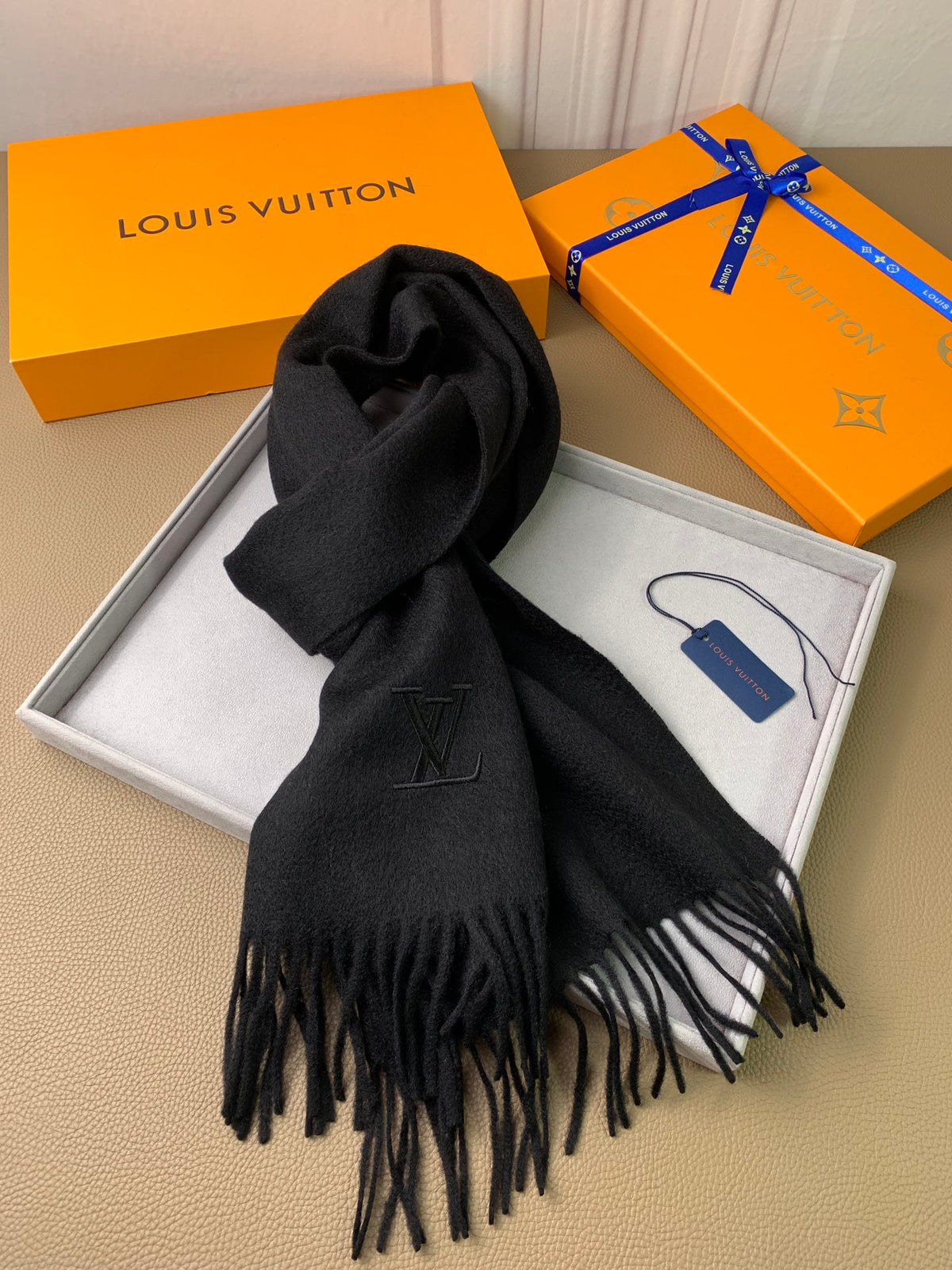 velvet minimalist Scarf for men - alternate angle view 9