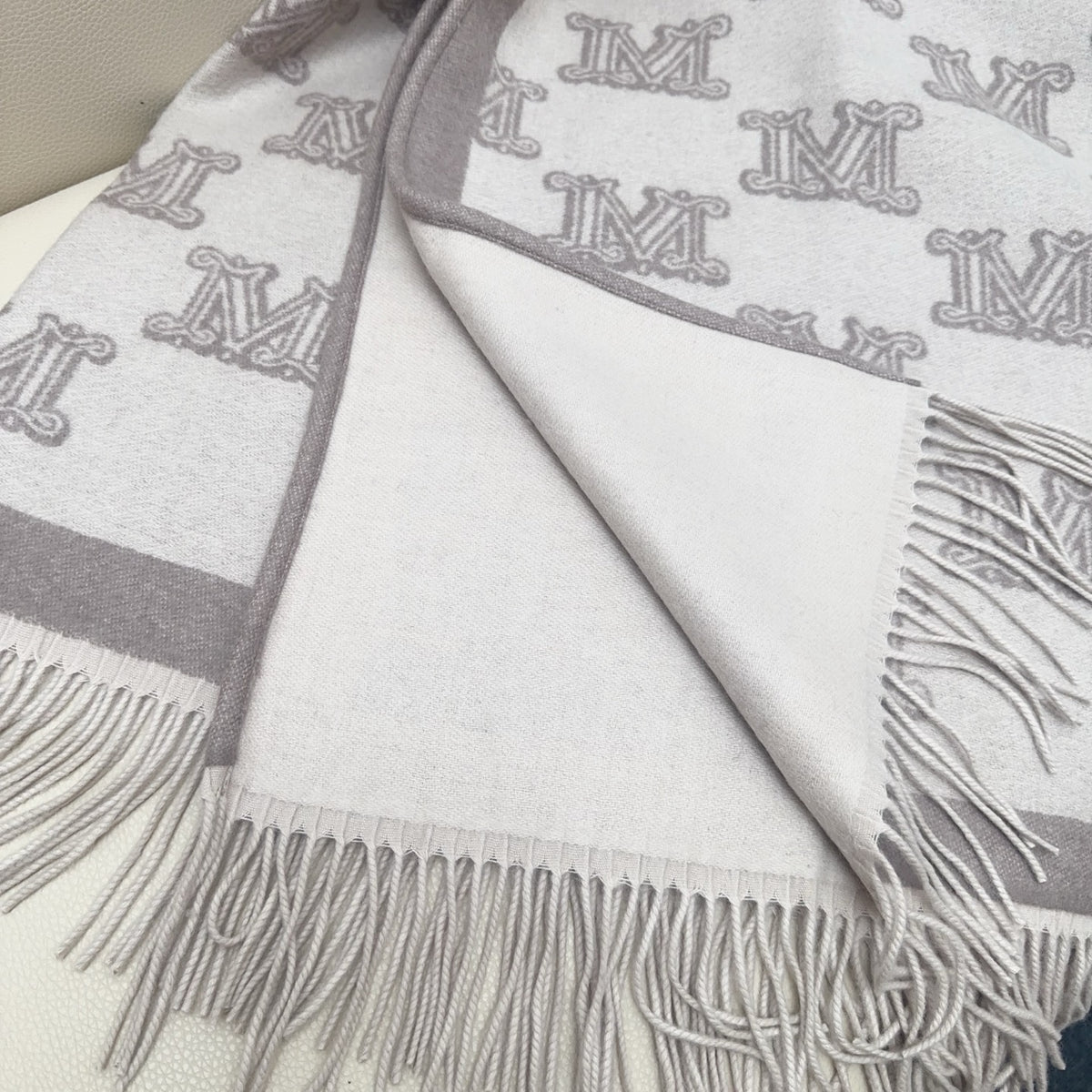 wool handmade Shawl for women - alternate angle view 9