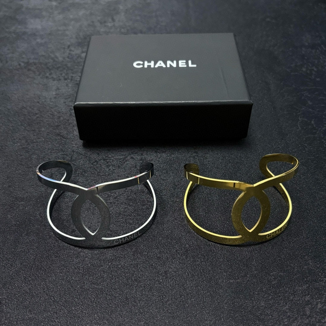 gold hollow Bangle for women - alternate angle view 9