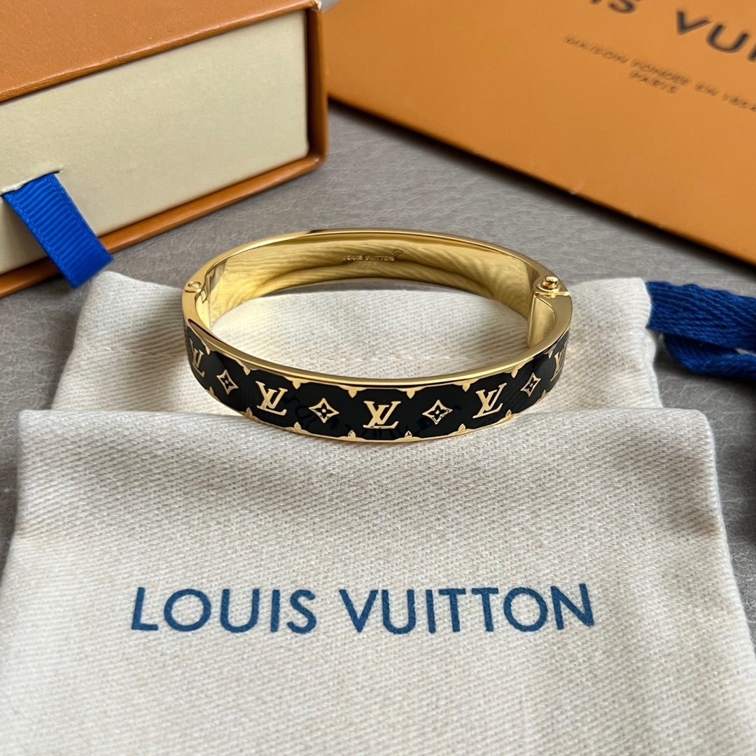 gold Bangle for women - alternate angle view 9