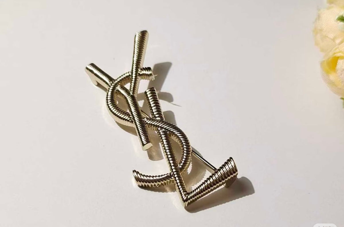 luxury Brooch for women - alternate angle view 5