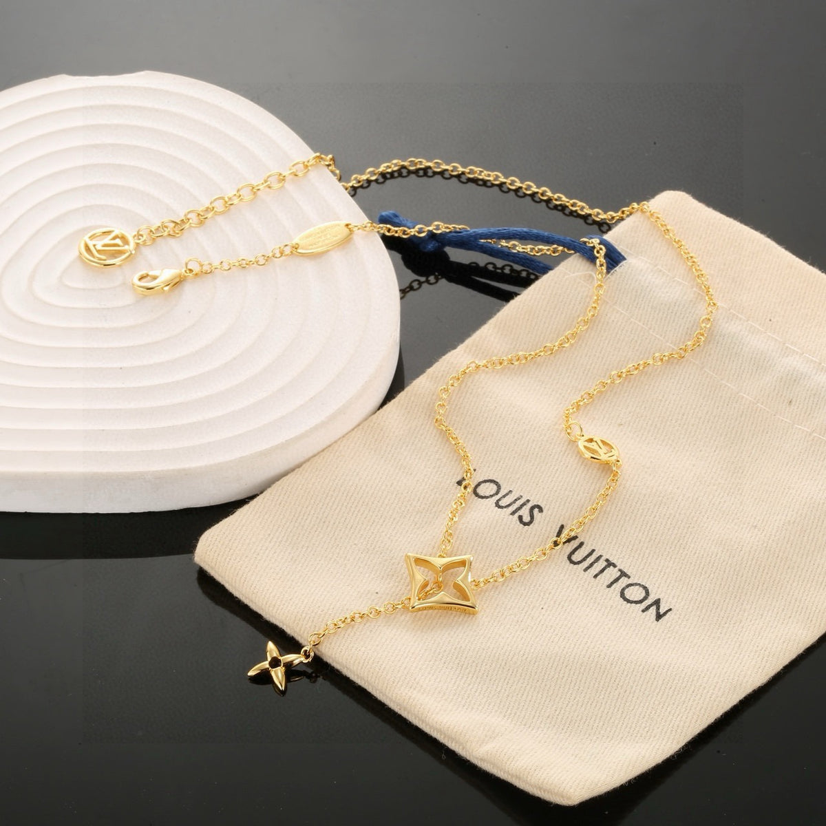 clover Necklace for women - alternate angle view 8