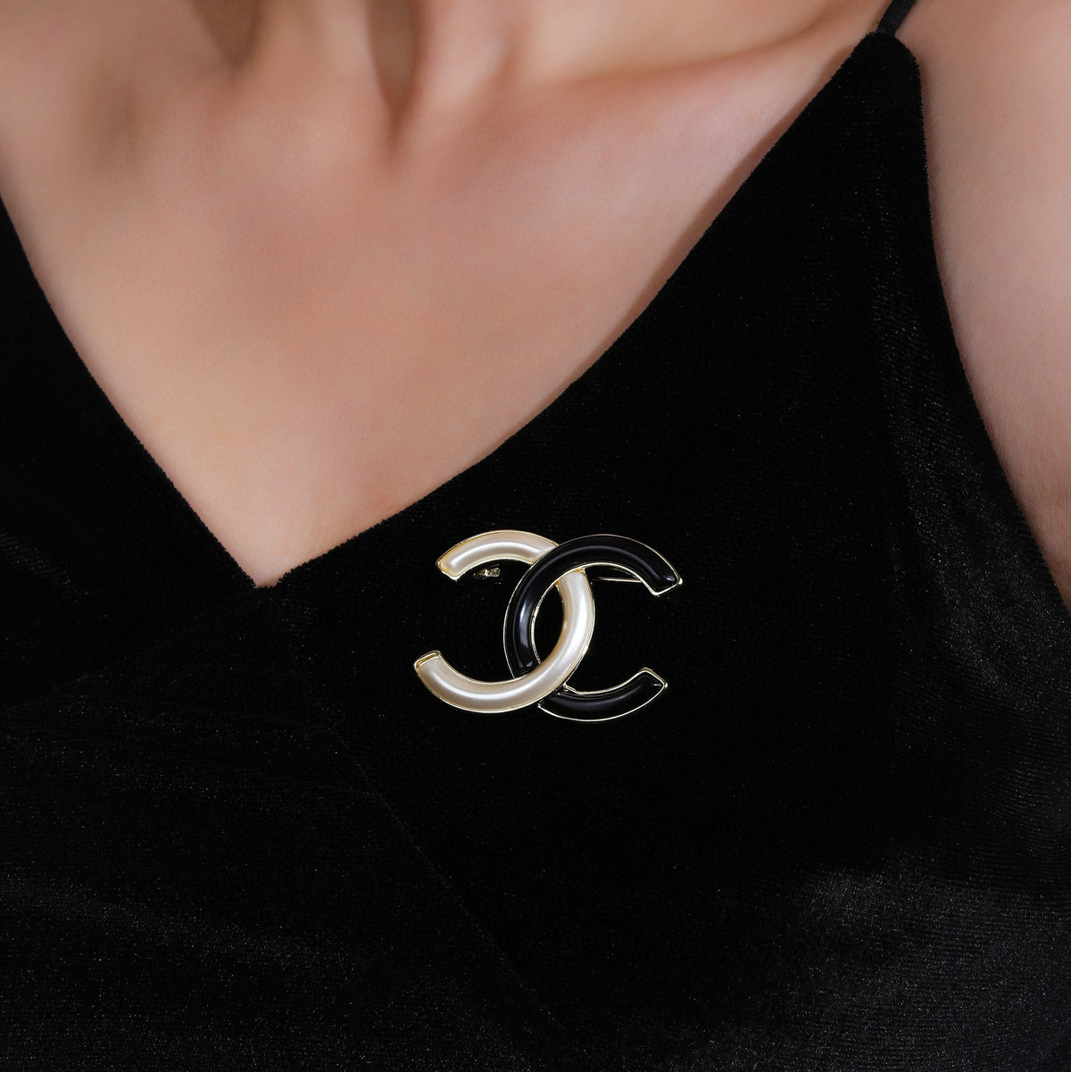 delicate Brooch for women - alternate angle view 8