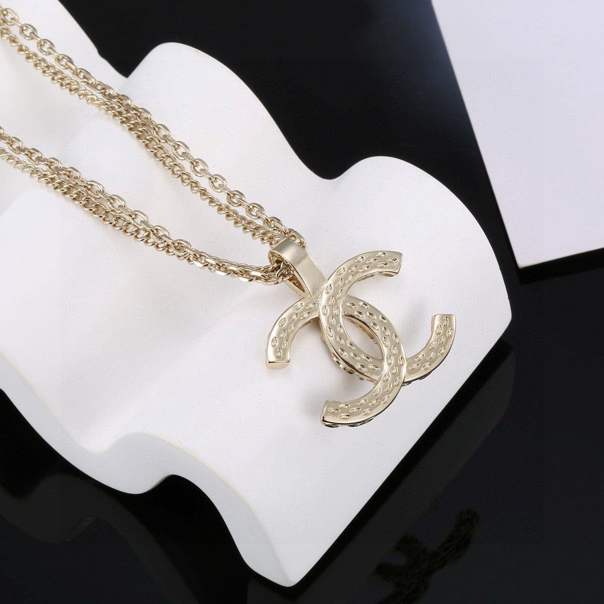 gift Ring for women - alternate angle view 9