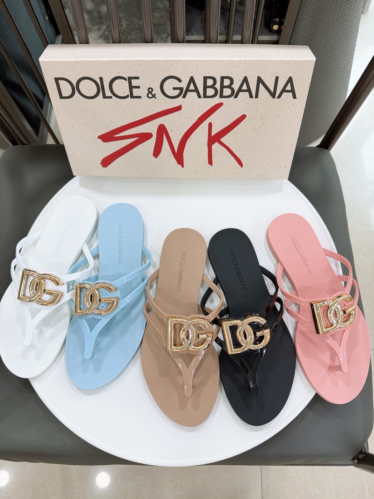 Dolce & Gabbana DG Men's Gold-Buckle TPU Flip Flops