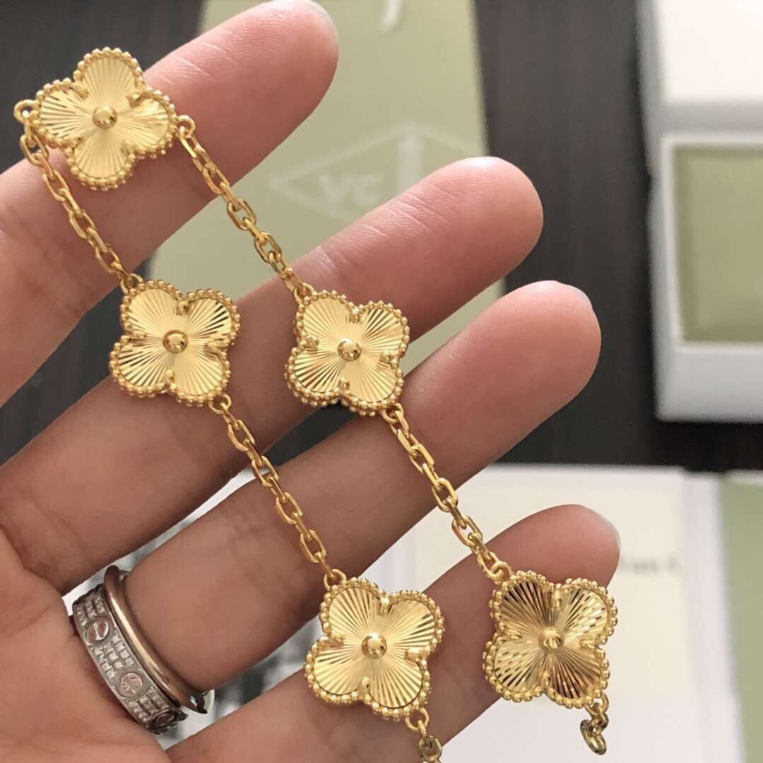 gold clover Bracelet for women - alternate angle view 4