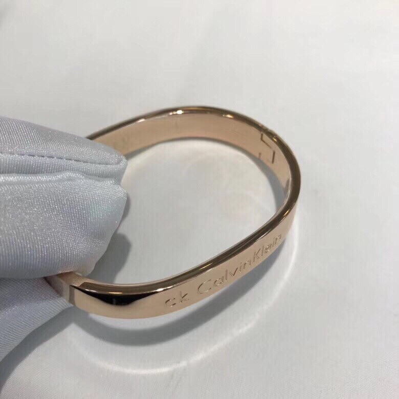 minimalist Bangle for men - product detail view
