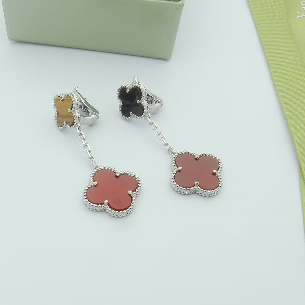 tiger eye agate clover fashion accessory for women - alternate angle view 3