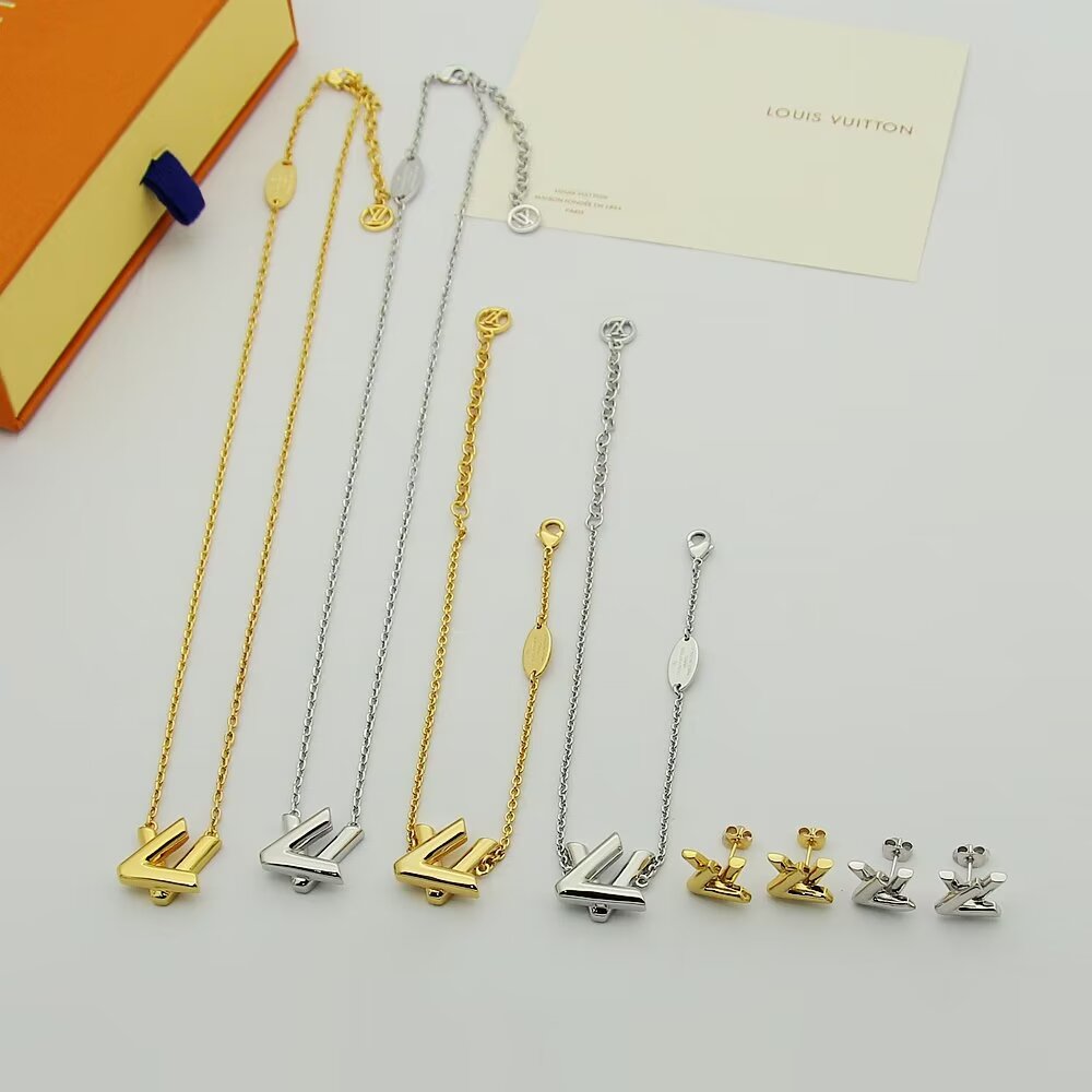 gold metal chain Necklace for women - alternate angle view 7