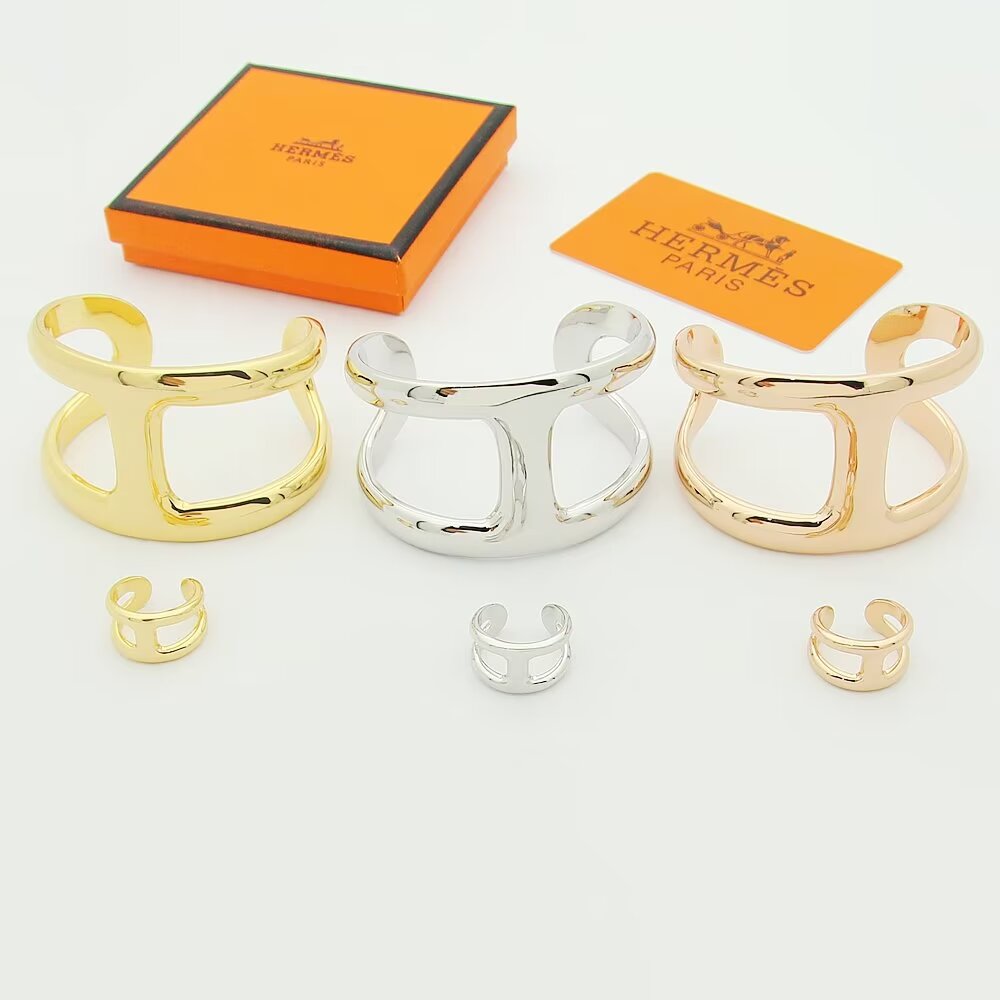 gold fresh Bangle for women - alternate angle view 3