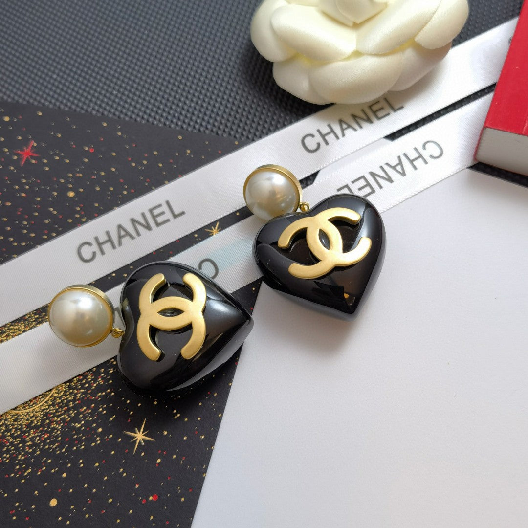 pearl heart Drop Earrings for women - alternate angle view 3
