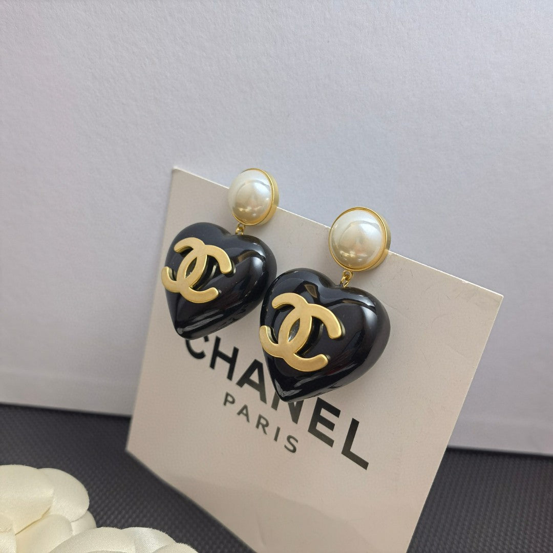pearl heart Drop Earrings for women - alternate angle view 9