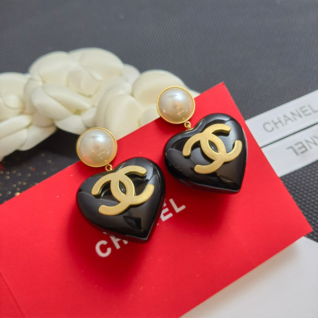 pearl heart Drop Earrings for women - alternate angle view 4