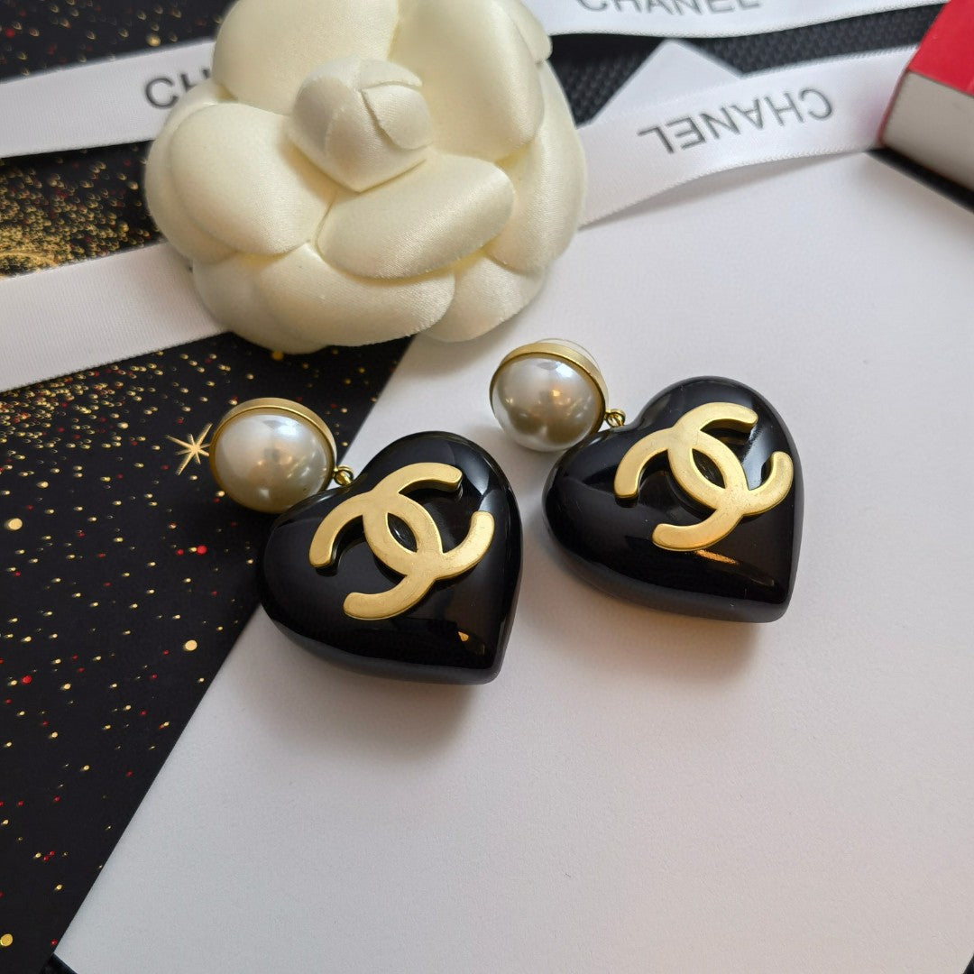 pearl heart Drop Earrings for women - product detail view