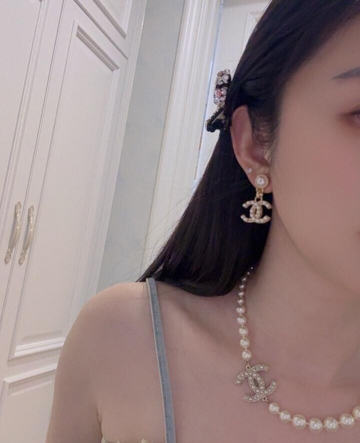 gold pearl double c Pendant for women - alternate angle view 6