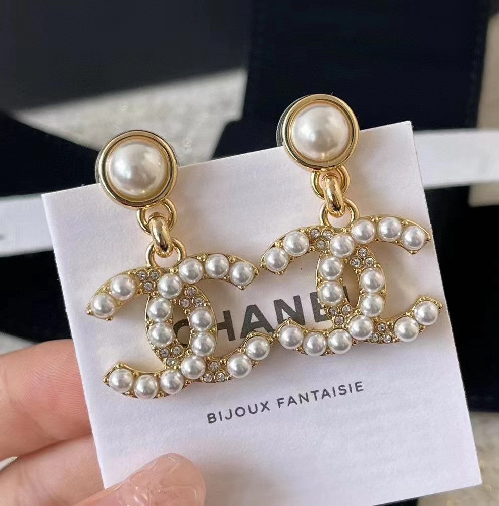 gold pearl double c Pendant for women - alternate angle view 4
