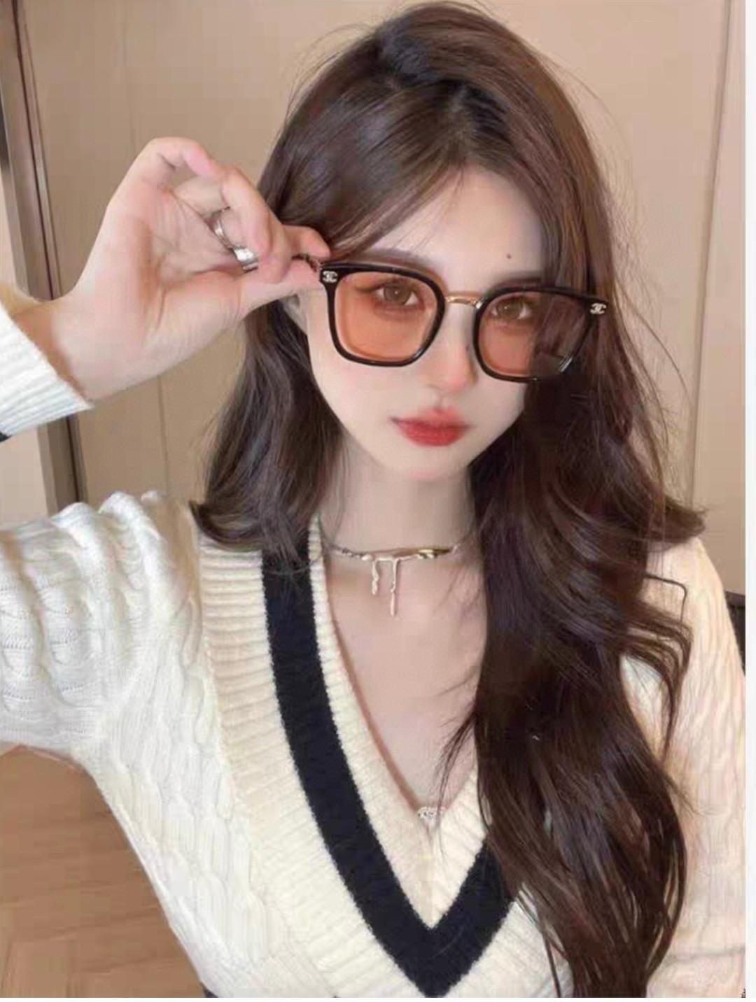 genuine leather luxury fashion accessory for women - alternate angle view 3