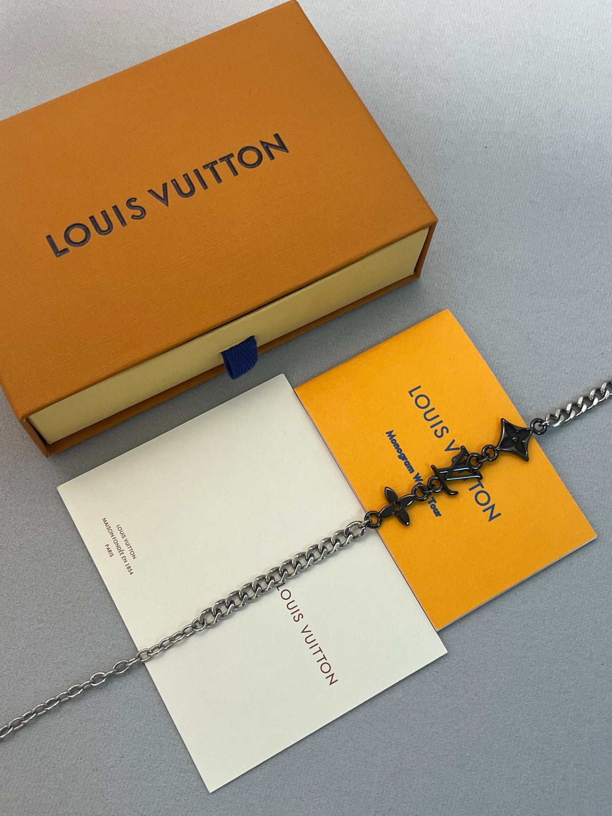 gold metal chain Bracelet for women - alternate angle view 4