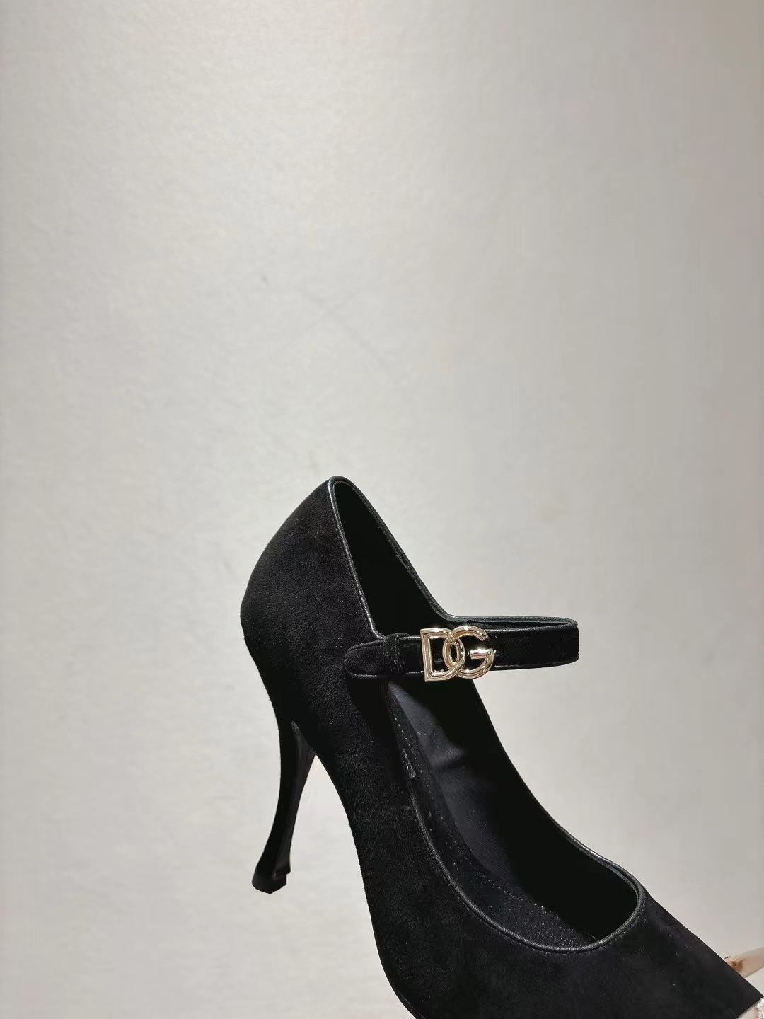Dolce & Gabbana DG Women's Pointed-Toe Leather Heels