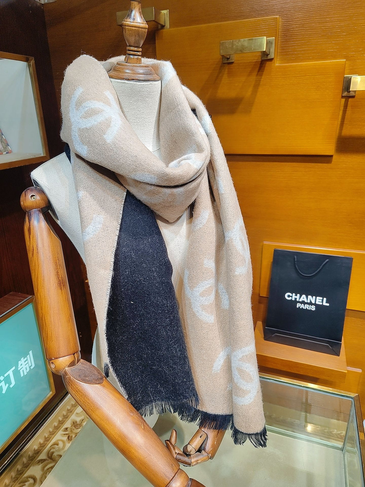 black and white Shawl for women - alternate angle view 2
