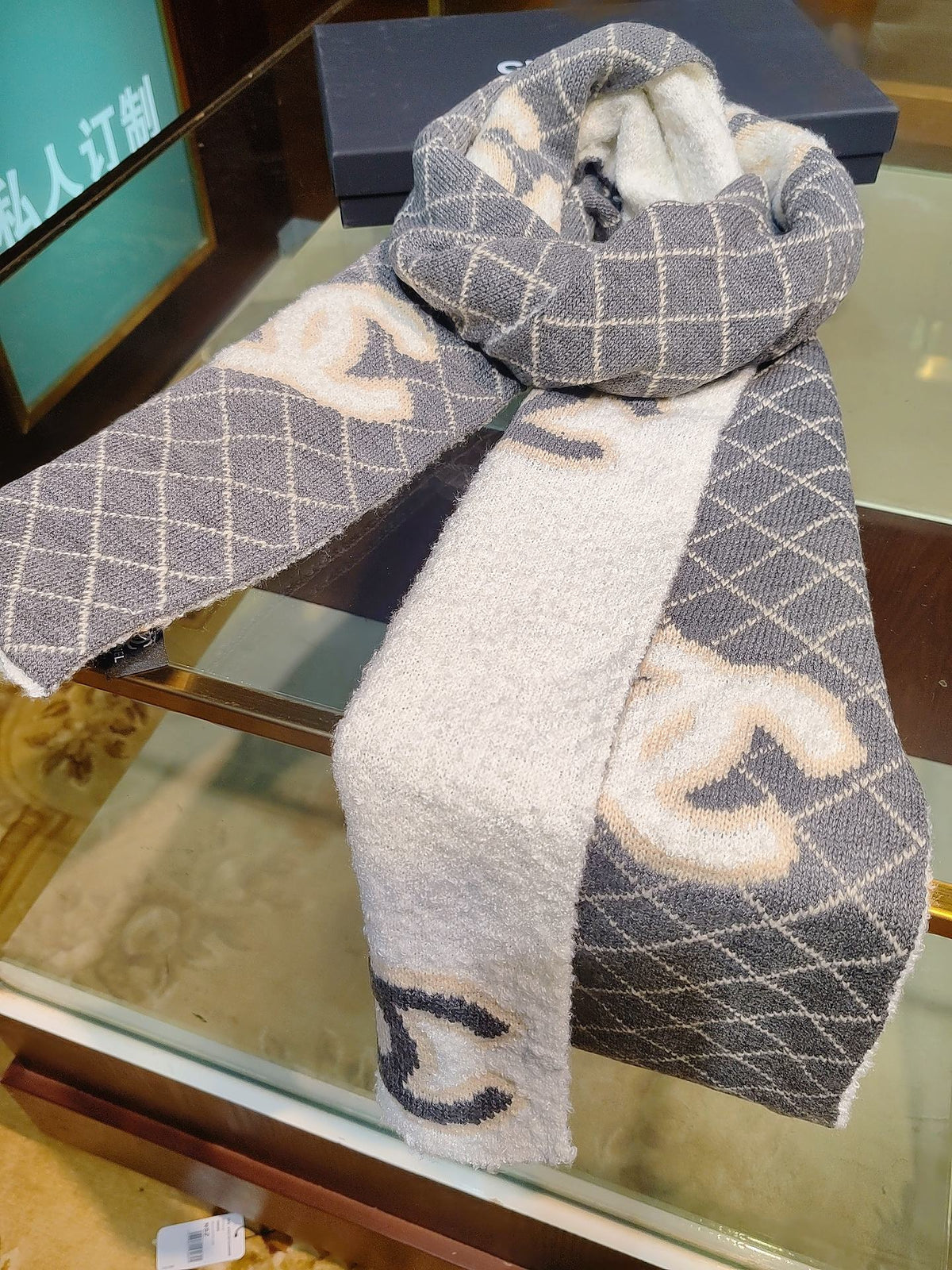 two-tone wool casual Scarf for women - alternate angle view 3