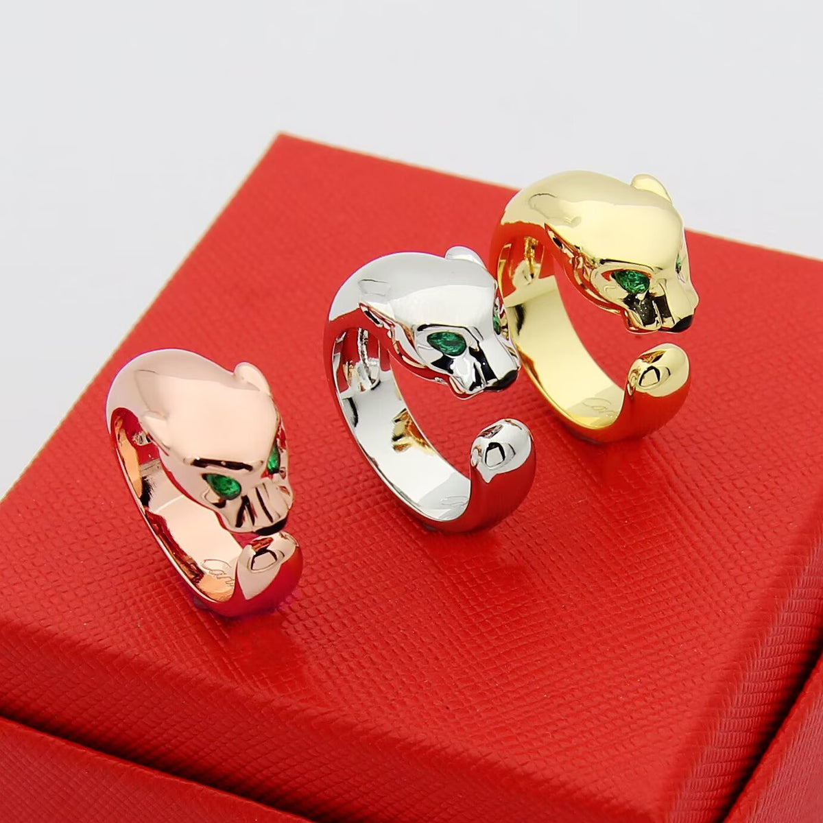 green crystal luxury Ring for women - alternate angle view 8