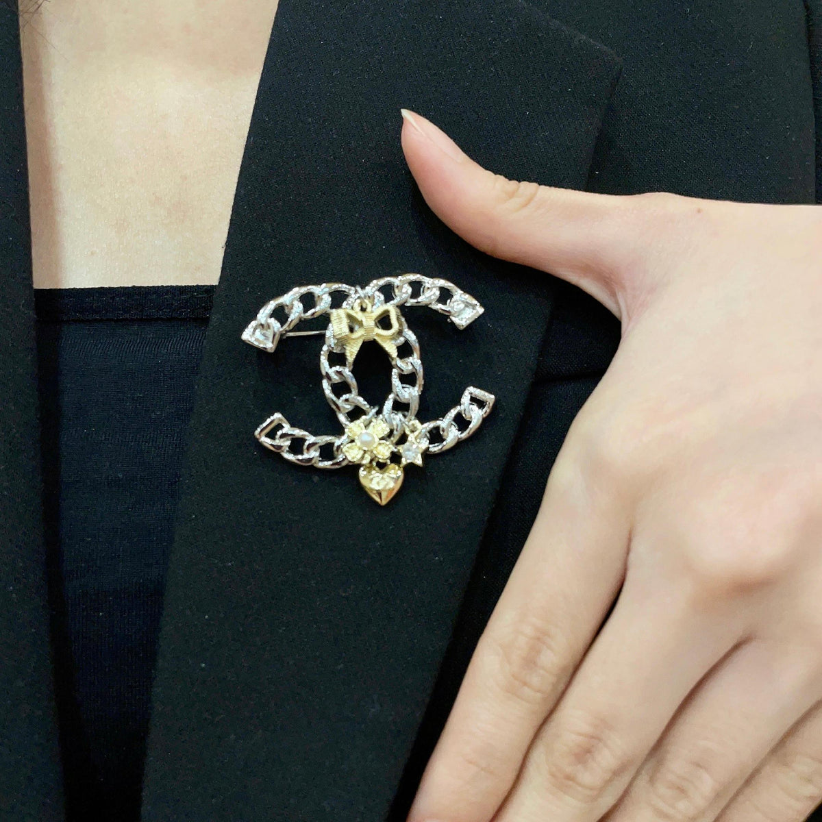 Suit for men and women - product detail view