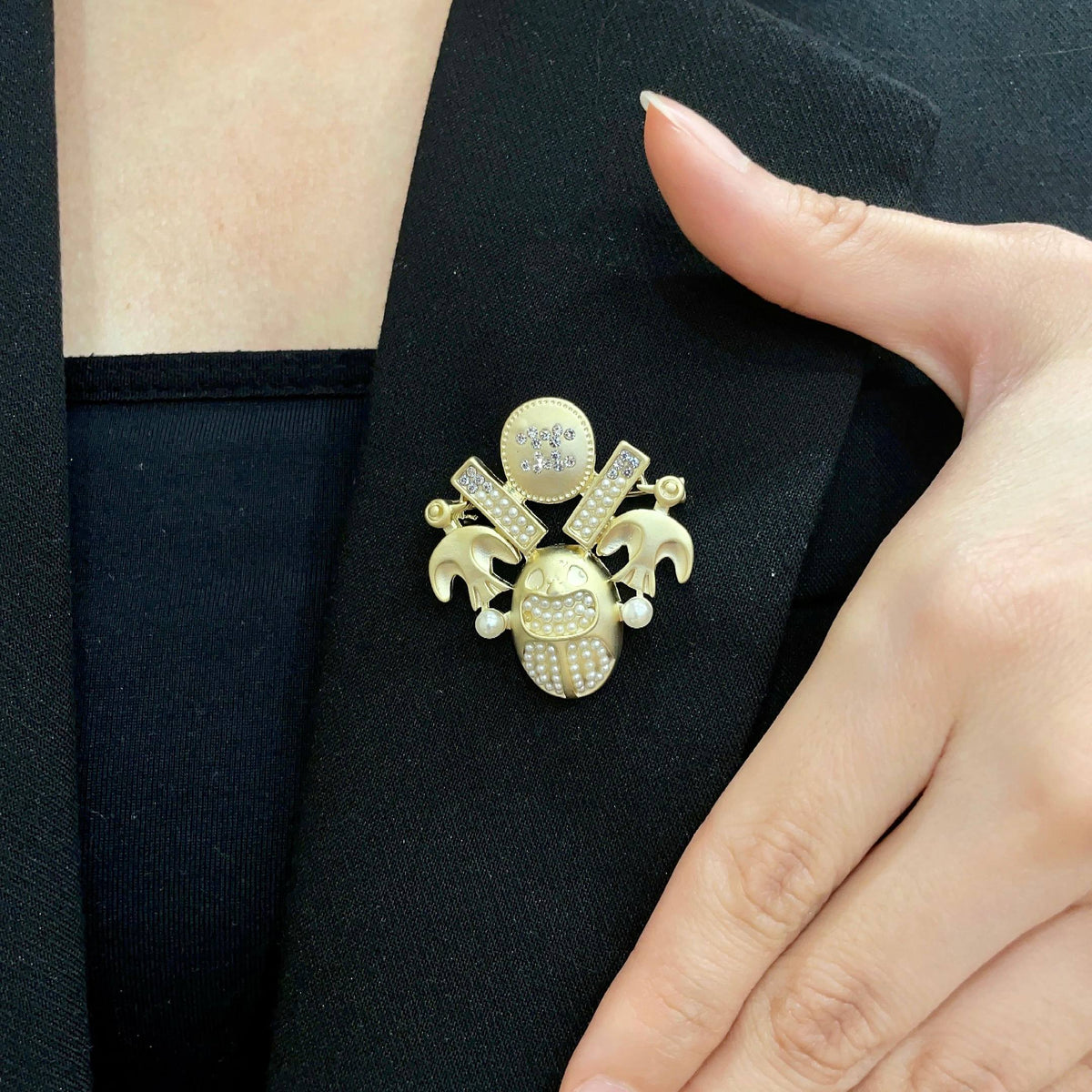Suit for men and women - product detail view
