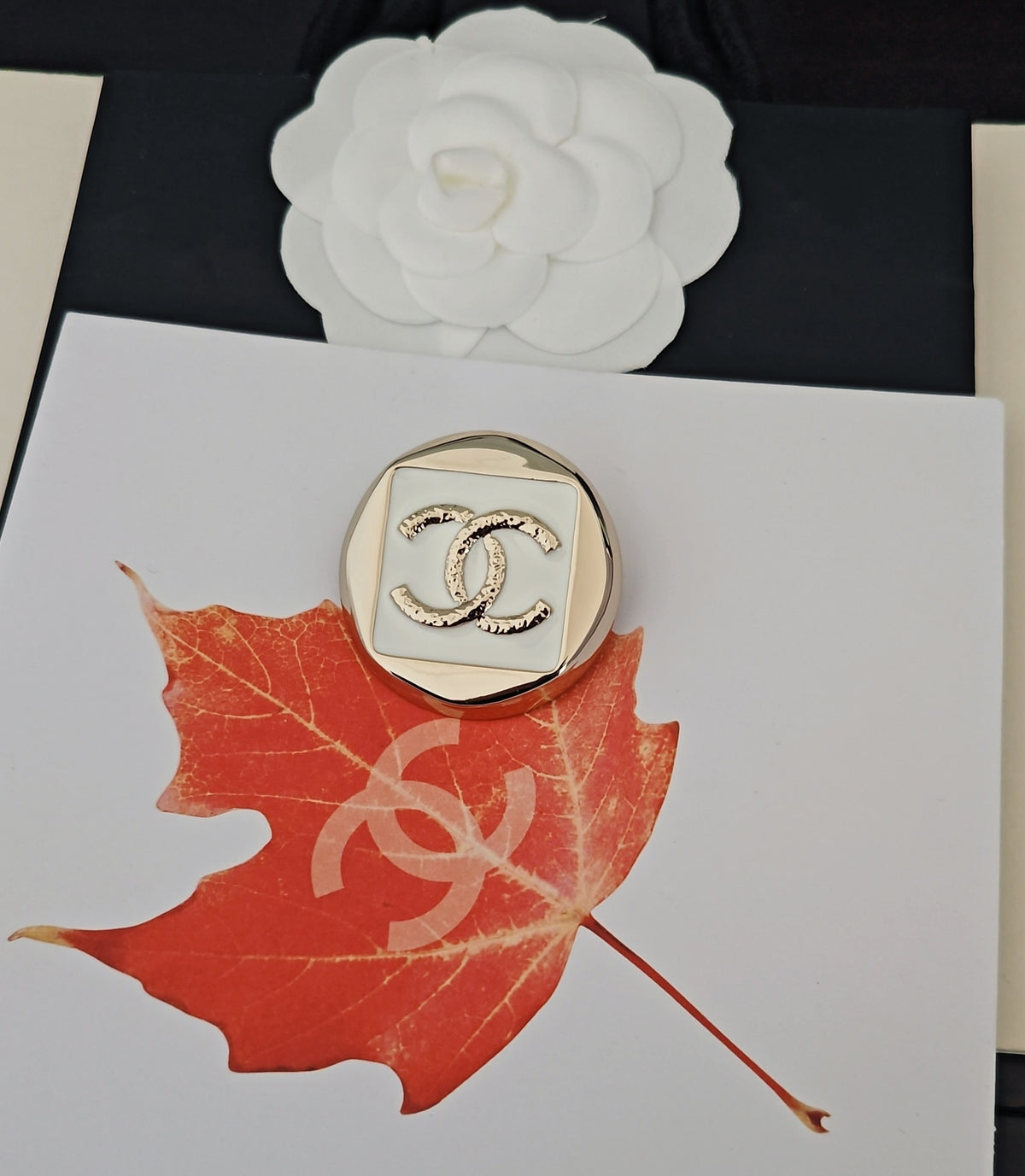 white brass Brooch for women - alternate angle view 4