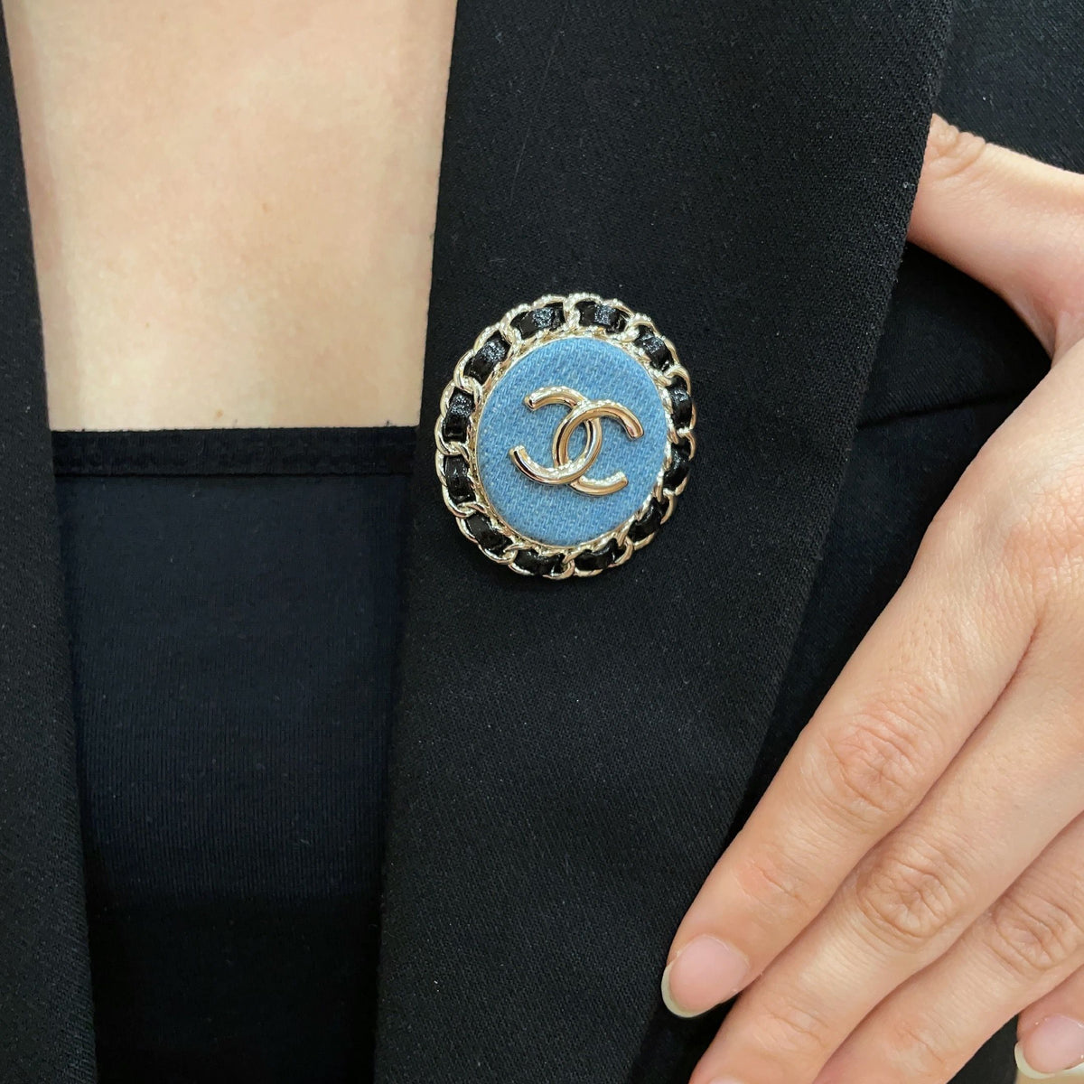 Suit for men and women - product detail view