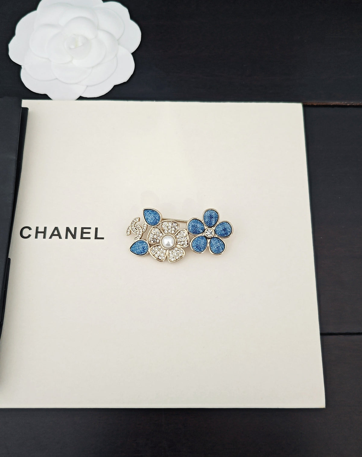 blue brass floral Brooch for women - alternate angle view 3
