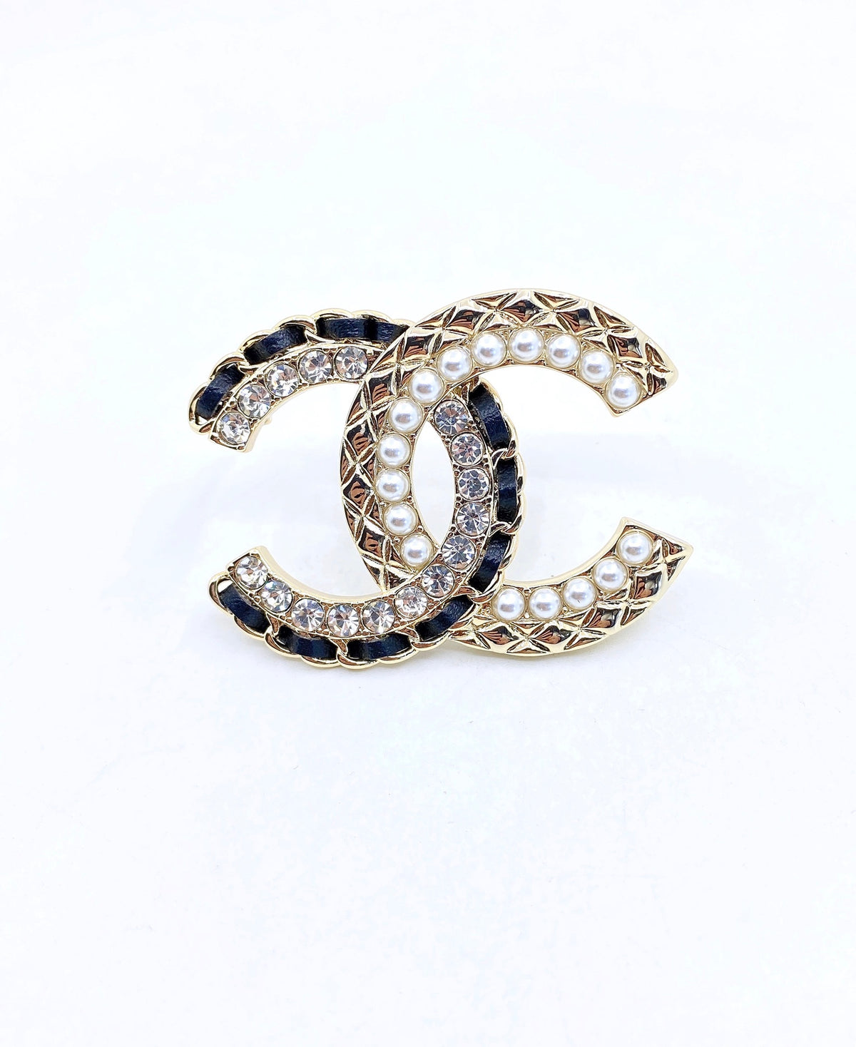 black brass pearl Brooch for women - product detail view