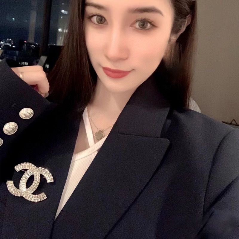crystal double c Brooch for women - alternate angle view 4