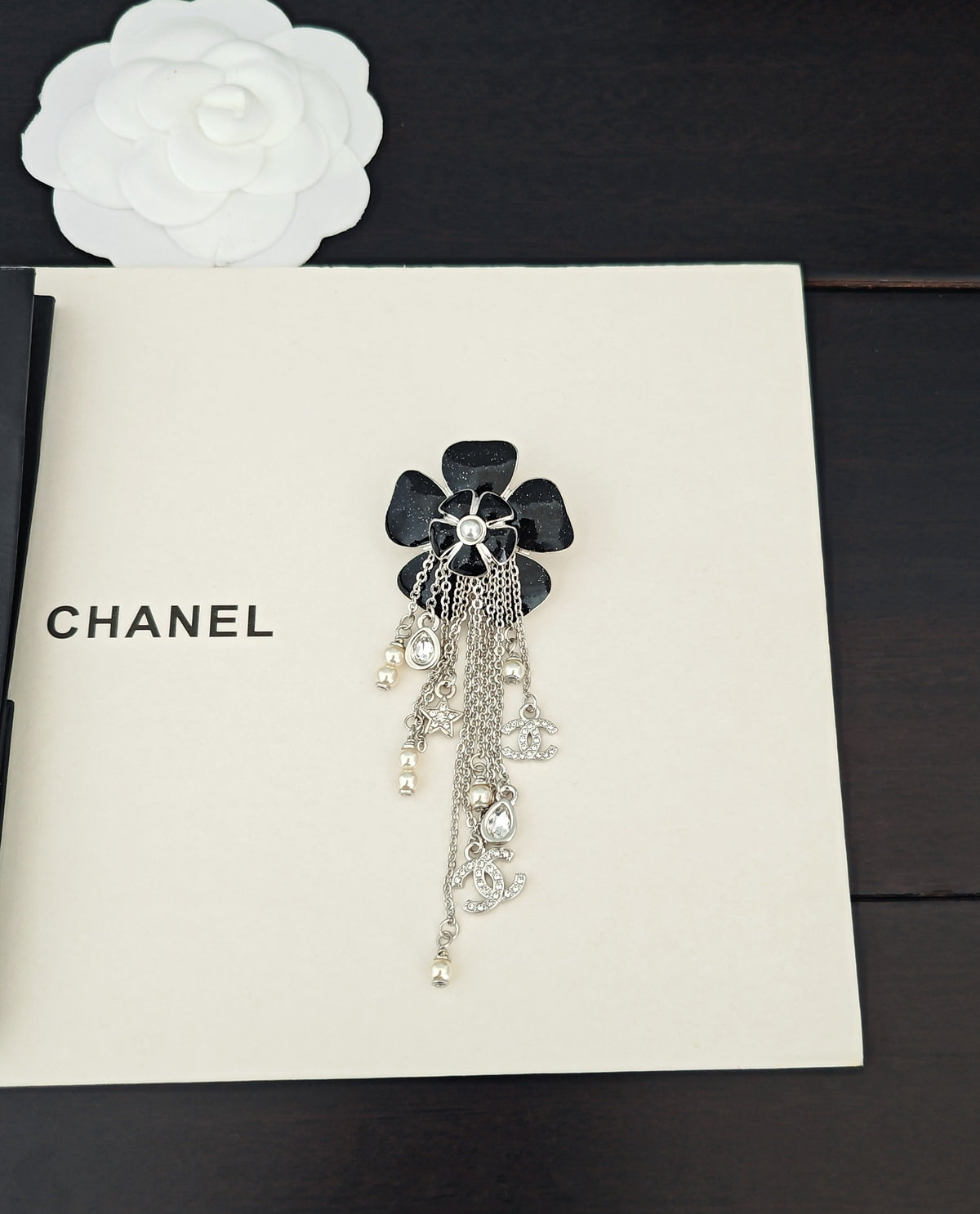 black brass floral Brooch for women - alternate angle view 4