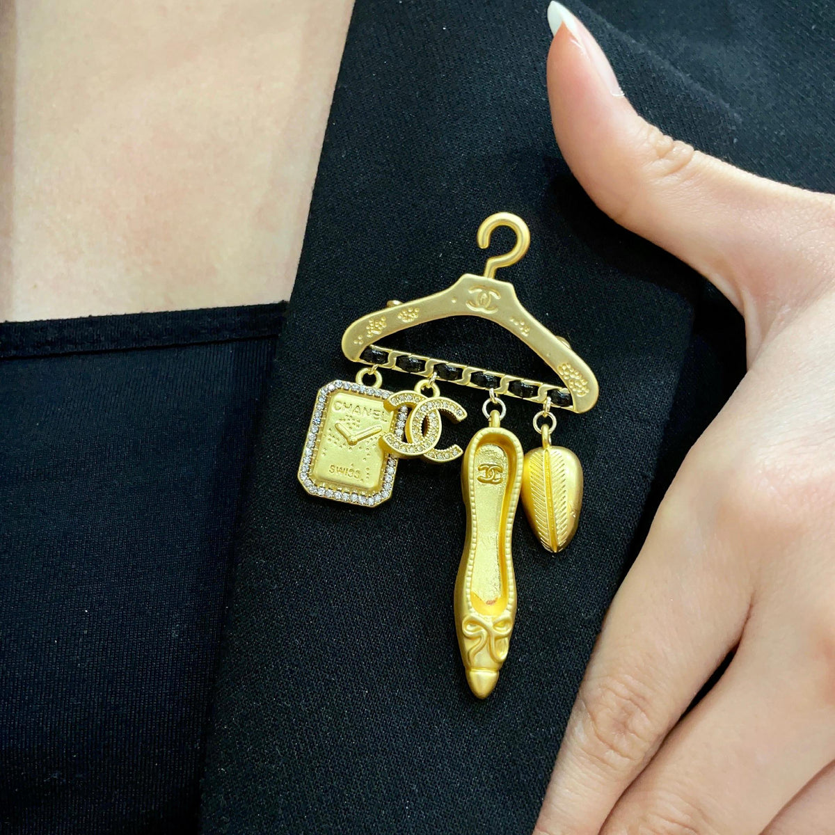 Suit for men and women - product detail view