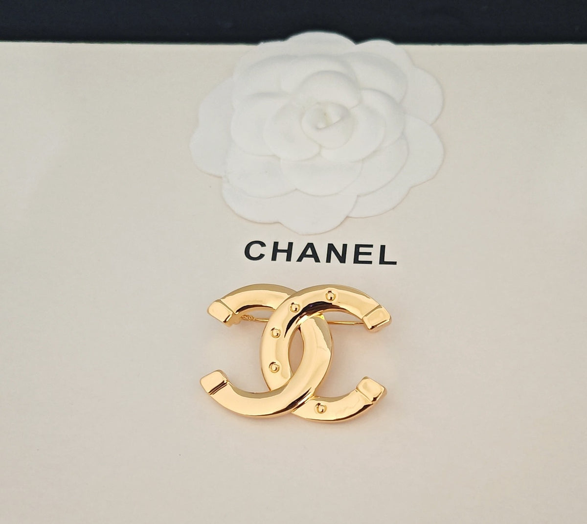yellow brass Brooch for women - alternate angle view 4
