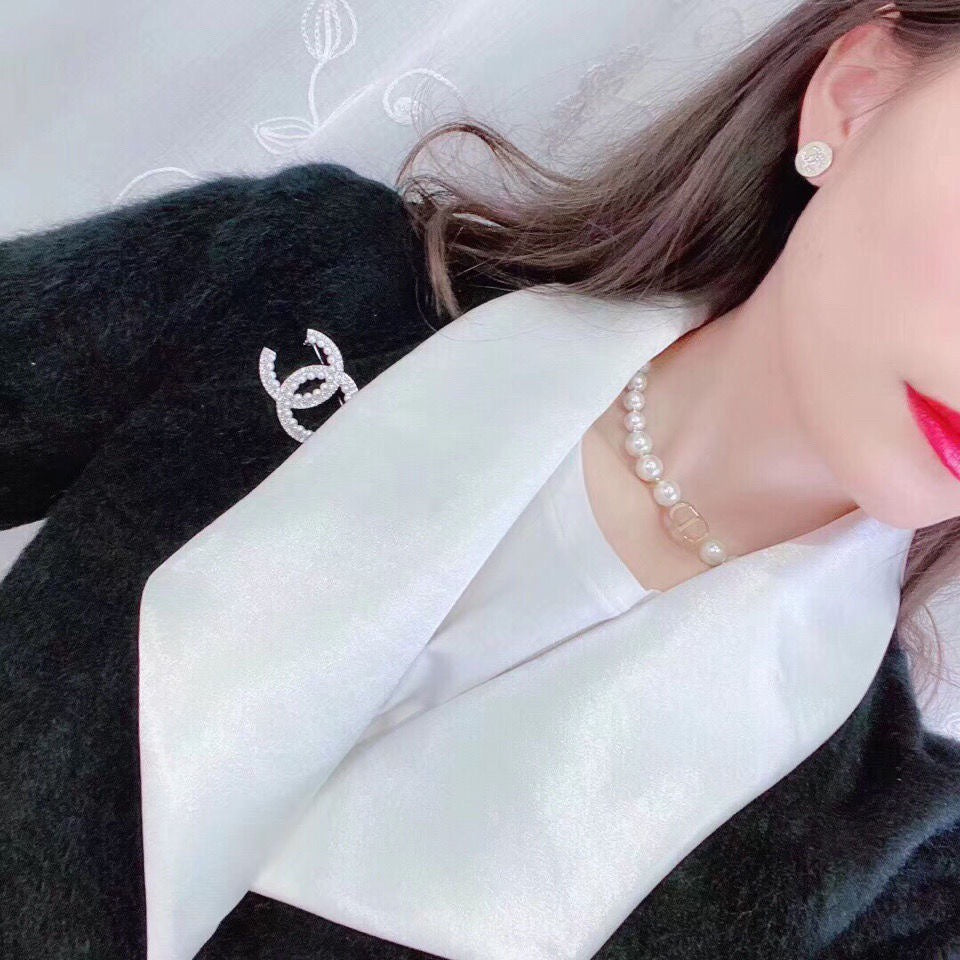 pearl Necklace for women - alternate angle view 4