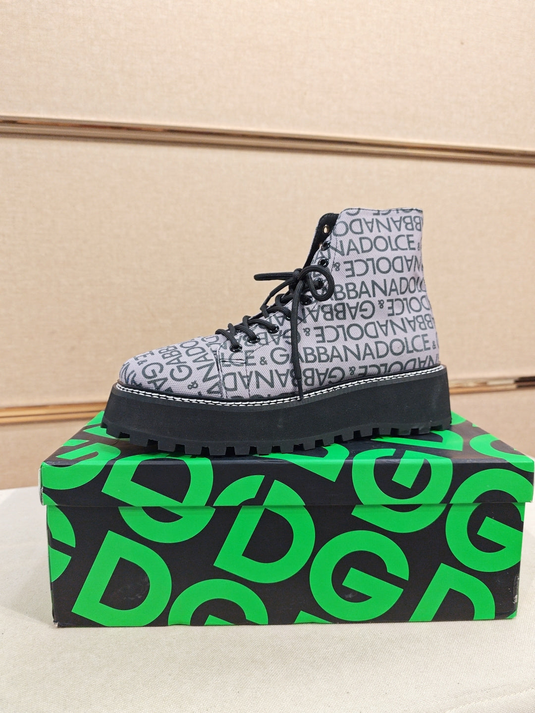 Dolce & Gabbana DG Couple's Athletic Casual Sneakers