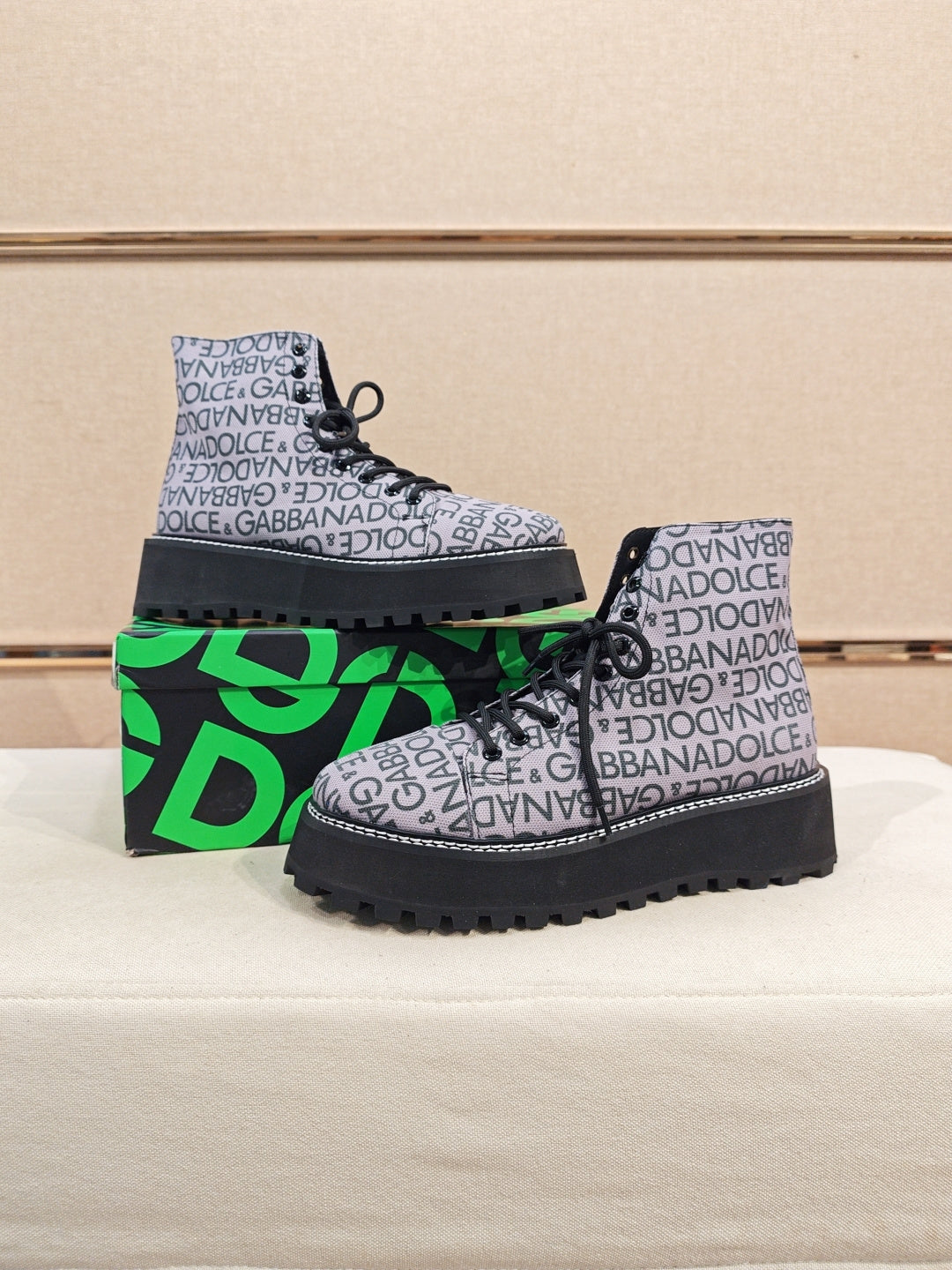 Dolce & Gabbana DG Couple's Athletic Casual Sneakers