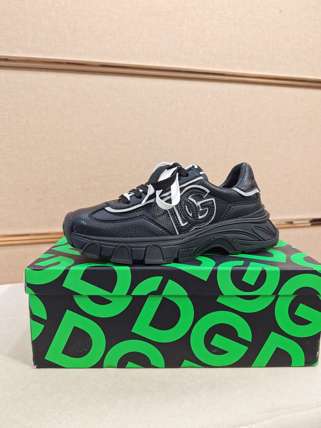 Dolce & Gabbana DG Couple's Athletic Casual Sneakers