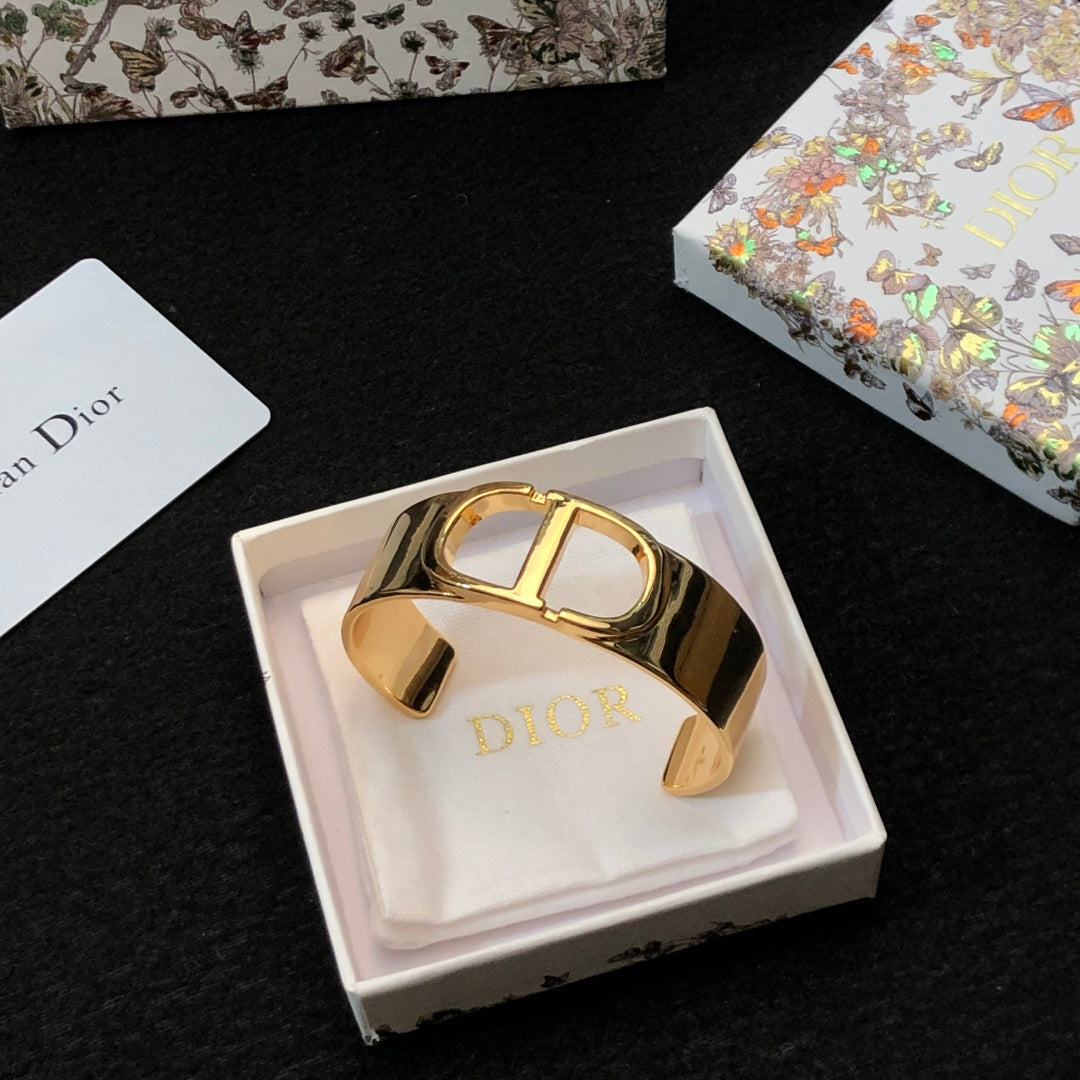gold minimalist Bangle for women - alternate angle view 7