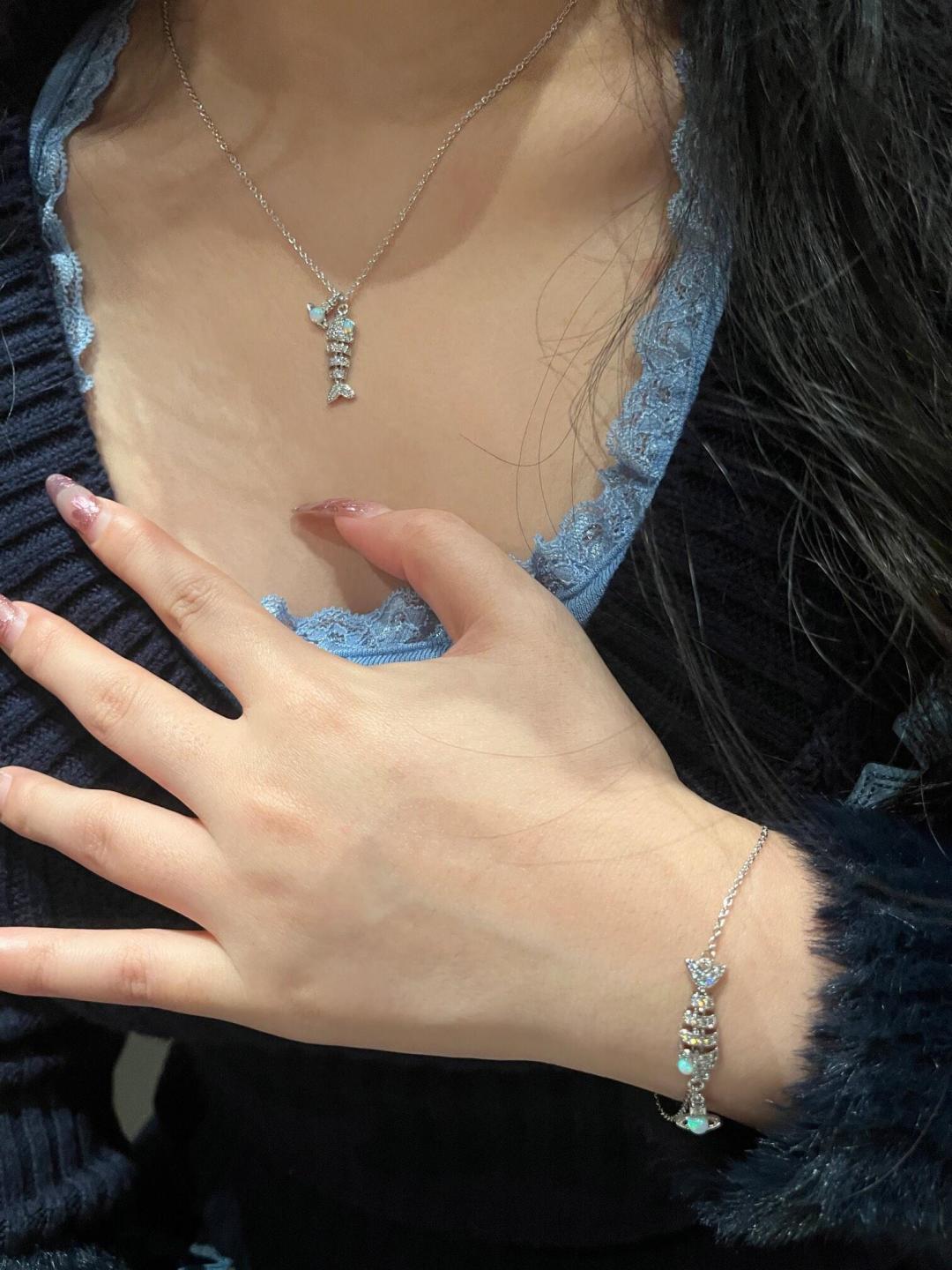 crystal crystal inlaid Necklace for women - product detail view