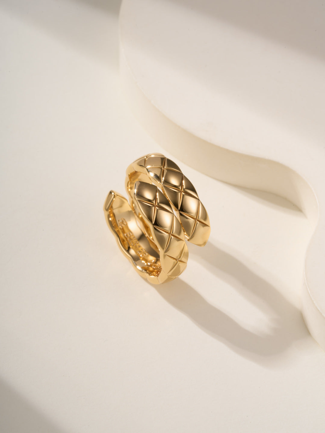 luxury Ring for women - alternate angle view 4