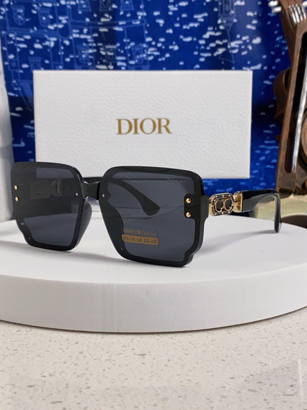 purple sun Sunglasses for men - product detail view