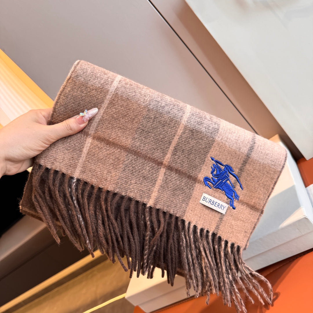 wool minimalist Scarf for women - product detail view