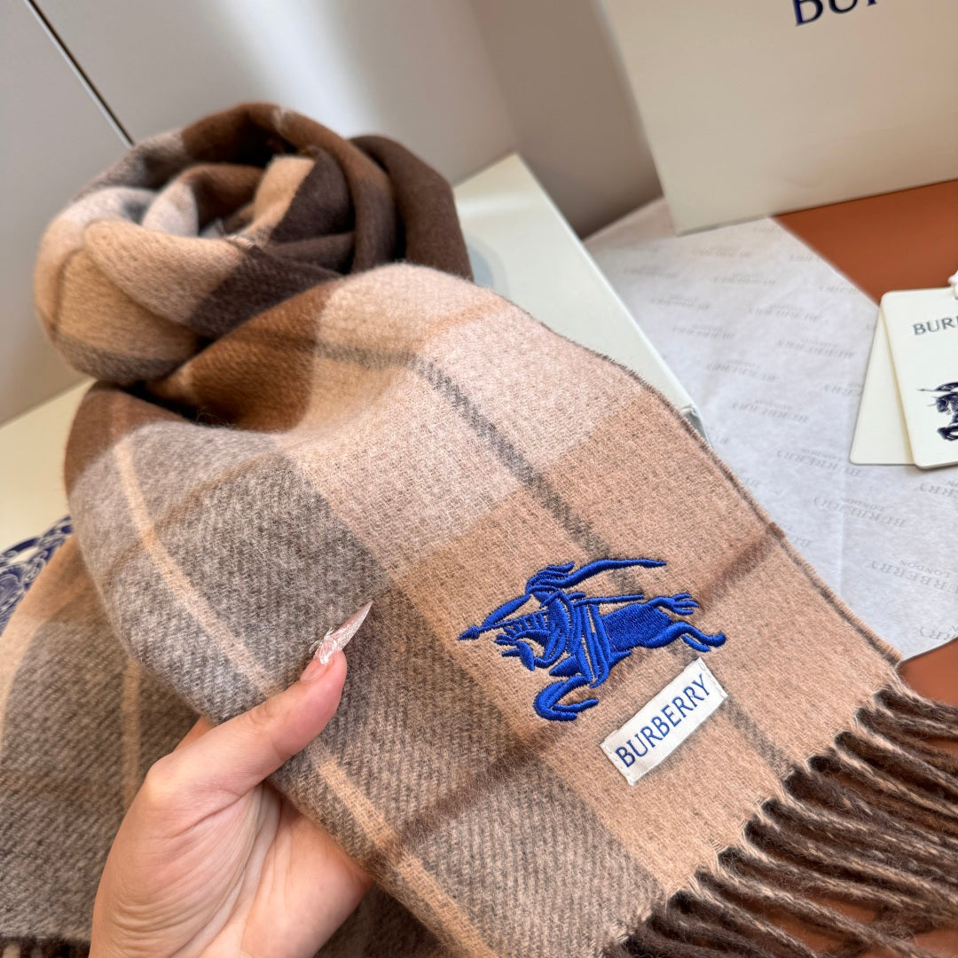 wool minimalist Scarf for women - alternate angle view 7
