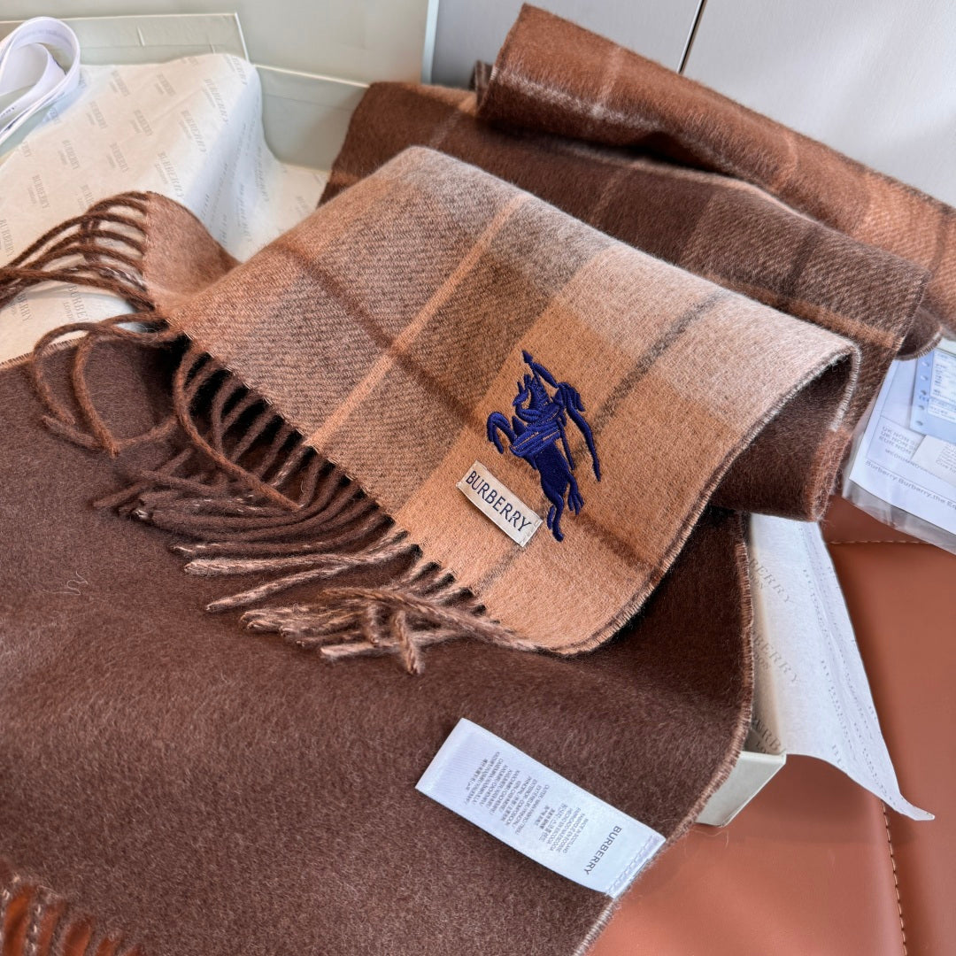wool minimalist Scarf for women - alternate angle view 9