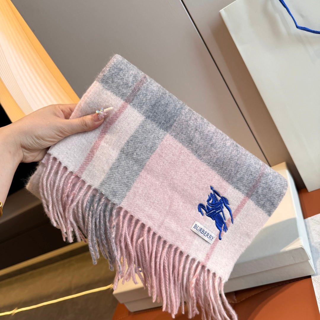 wool minimalist Scarf for women - product detail view