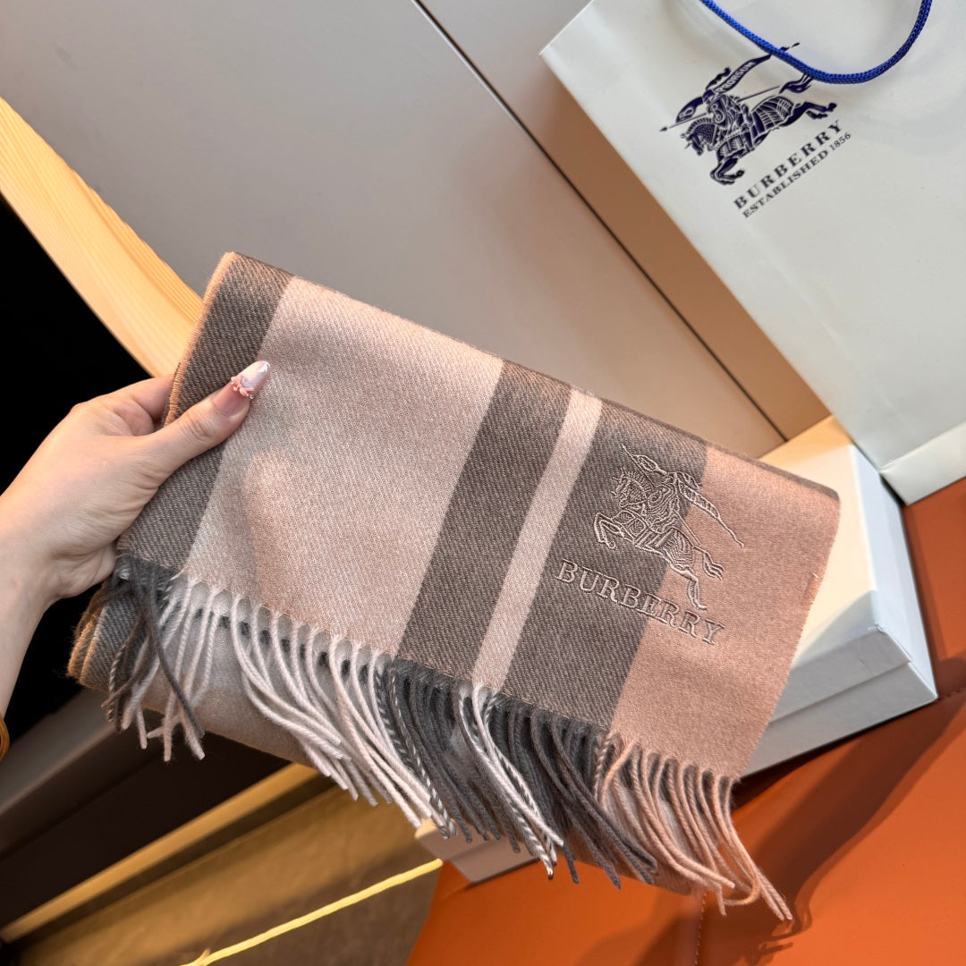 wool minimalist Scarf for women - product detail view